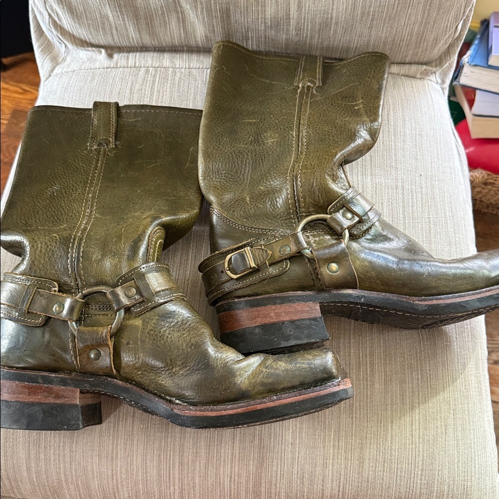 Women's Frye vintage  Olive Leather  Boots. - Picture 4 of 7